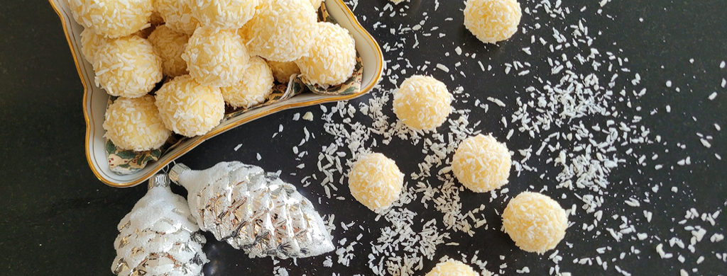 Weihnachtsgebäck in kugelform